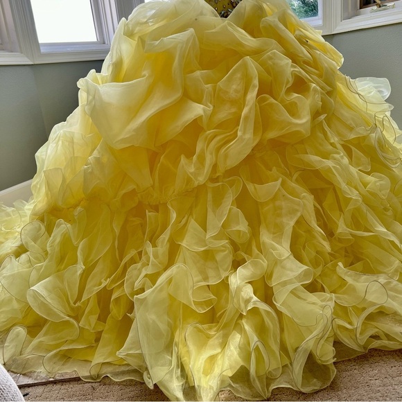 Beautiful bright yellow Mori Lee Quinceañera dress - Picture 2 of 16